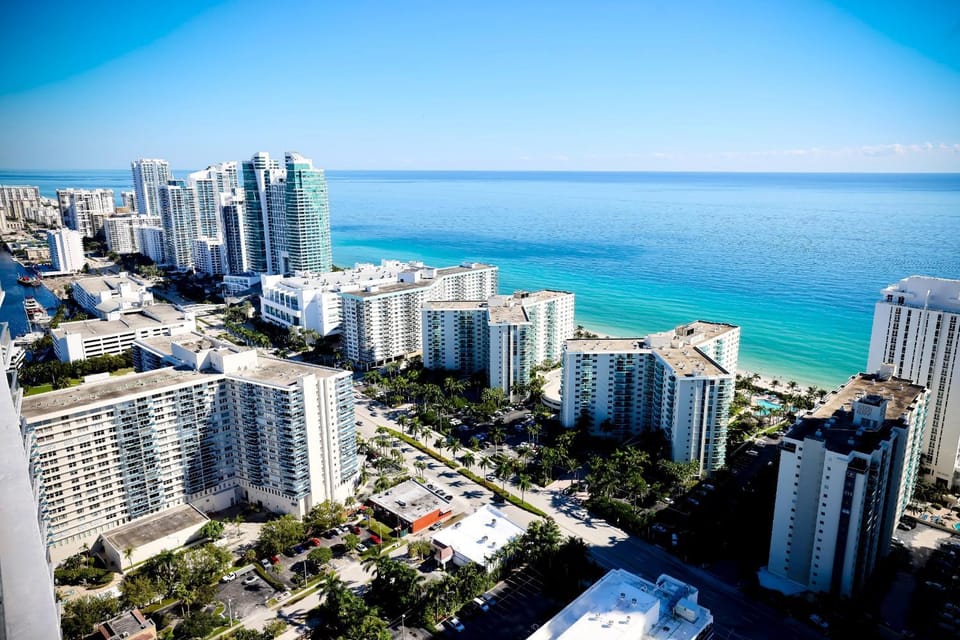 2 BDR Stunning Ocean View in Hyde Beach House House in Hollywood Beach