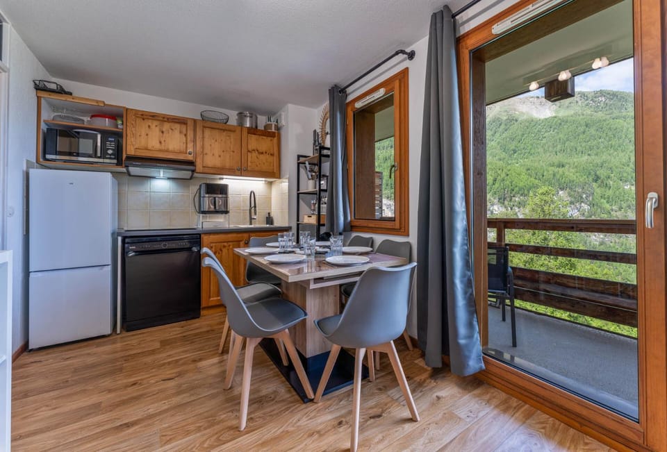 Les Chalets De Bois MÉan - D - Appartement tout confort aux Orres 1800 MAE-5113 Apartment in Provence-Alpes-Côte d'Azur