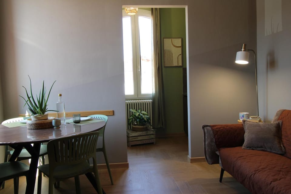 Living room, Seating area, Dining area