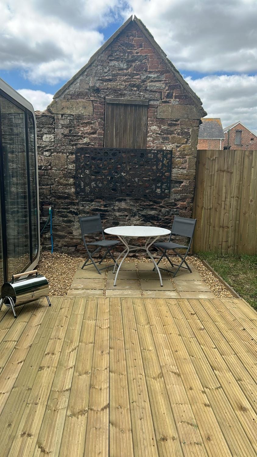 Countryside Chestnut Tree Den Apartment in Taunton Deane