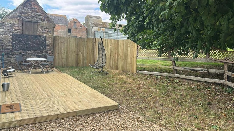 Countryside Chestnut Tree Den Apartment in Taunton Deane
