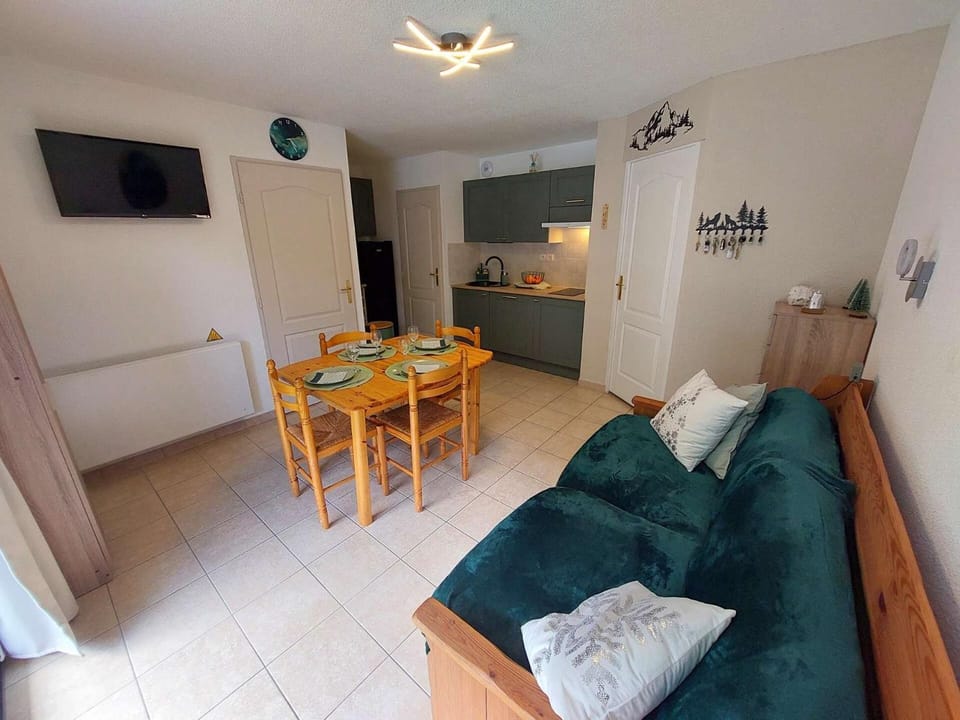 Bed, kitchen