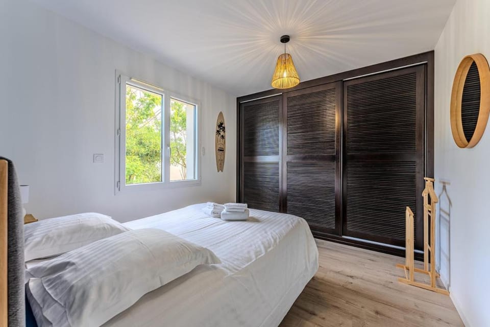 Bed, Photo of the whole room, Bedroom, towels, wardrobe