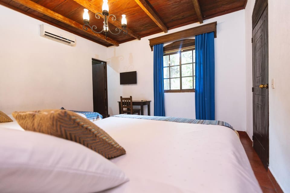 Bed, TV and multimedia, Photo of the whole room, Bedroom, air conditioner