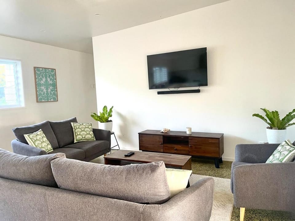 Pokoinu Palms Villa and Pool near Town, Beach and Airport Villa in Arorangi District