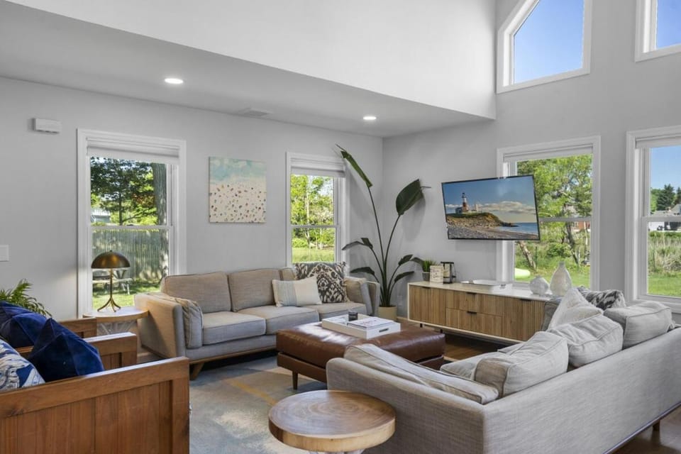 NF Wine Country Retreat with Dock House in Southold