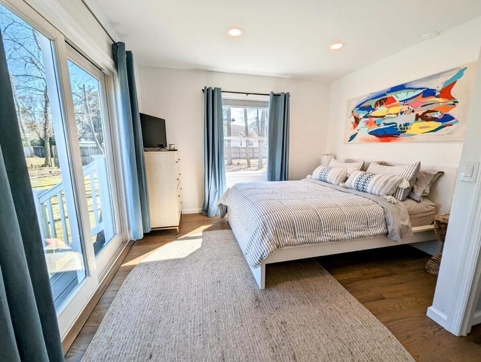 NF Wine Country Retreat with Dock House in Southold