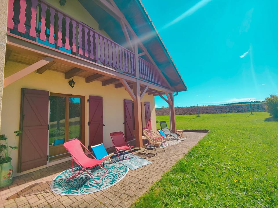 Property building, Patio, Spring, Garden, View (from property/room), Balcony/Terrace, Garden view, sunbed