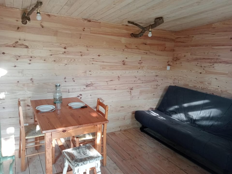 cabane perchée et le chêne Campground/ 
RV Resort in Centre-Val de Loire