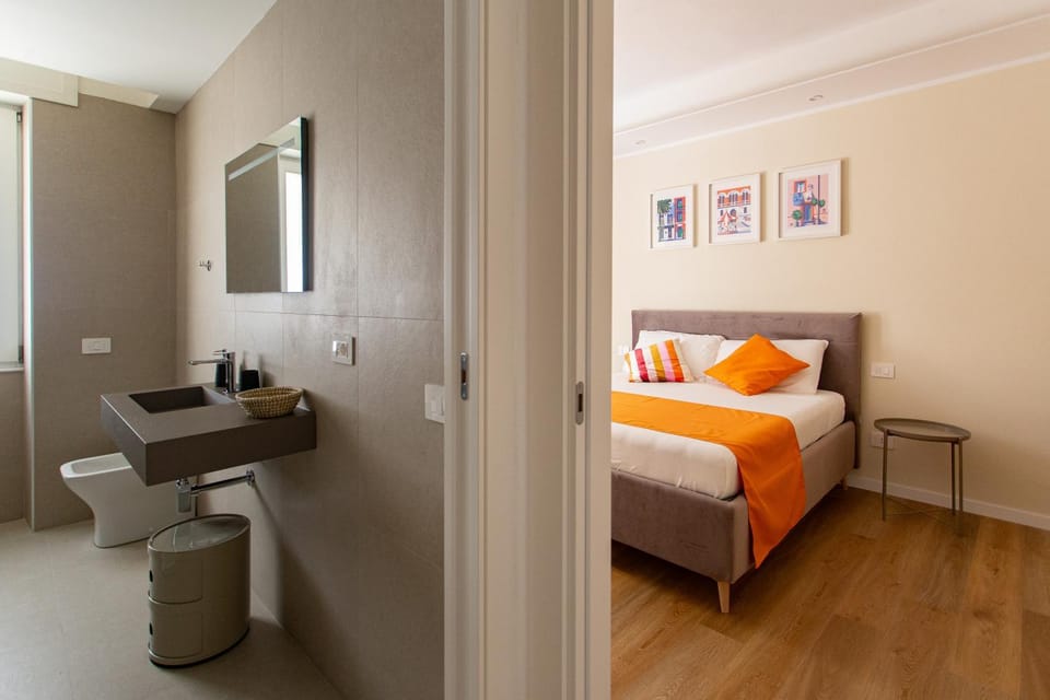 Toilet, Bed, Bathroom, Photo of the whole room, Bedroom, towels