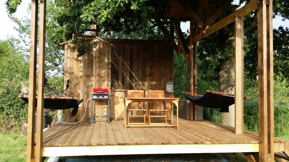 Shower, BBQ facilities, Bathroom, Balcony/Terrace, Dining area