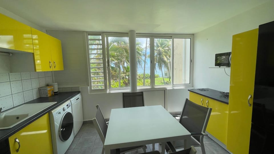 Kitchen or kitchenette, Dining area, oven, stove, washing machine