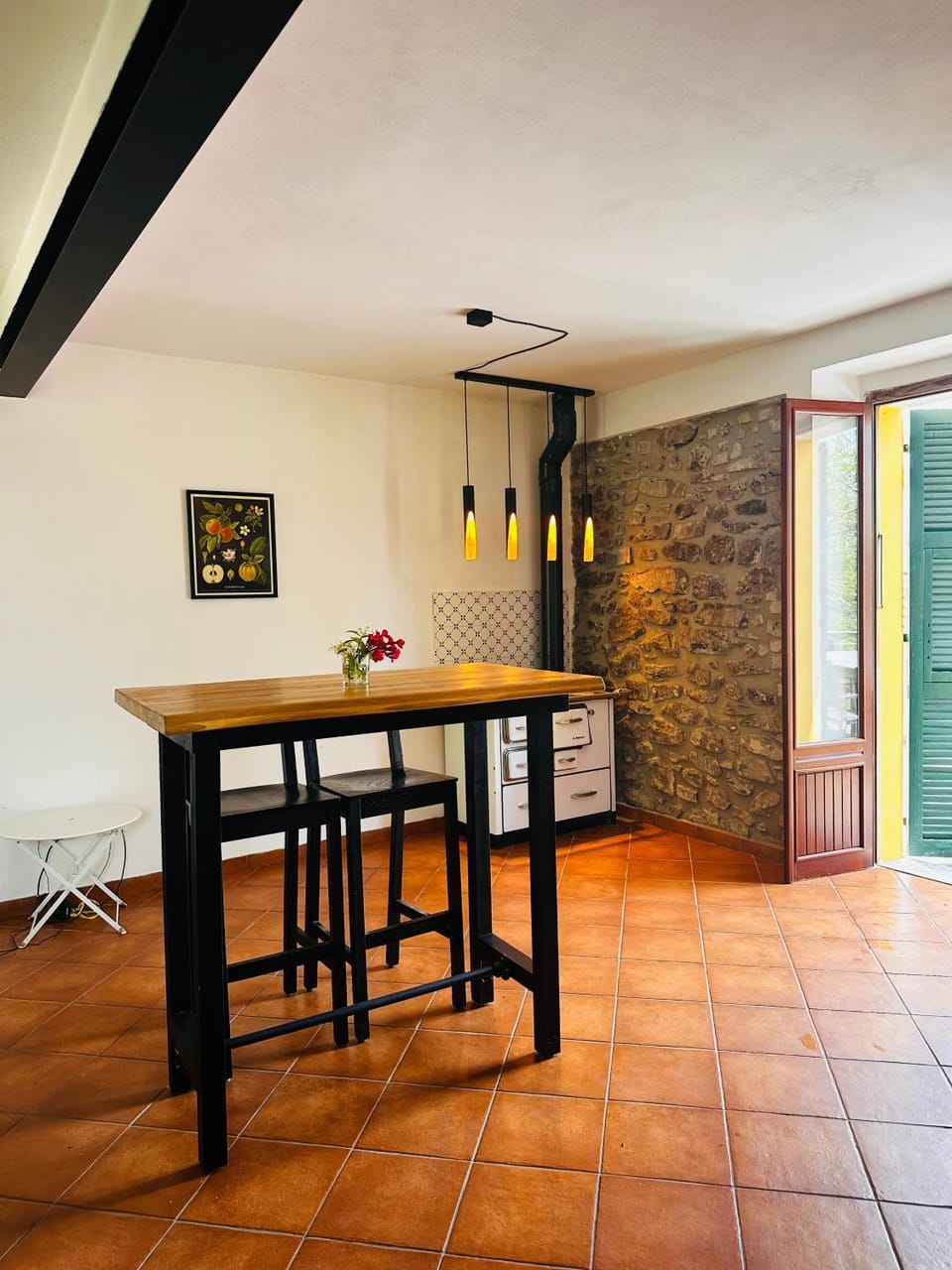 Kitchen or kitchenette, Seating area, Dining area