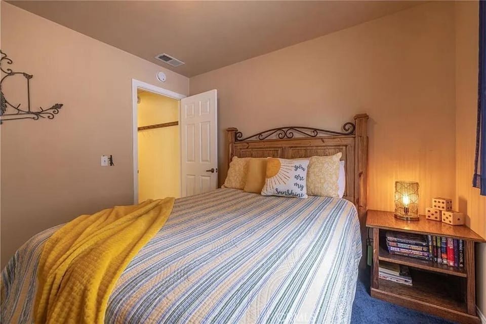 The Quiz Cottage Games & BBQ Outdoor Area! House in Big Bear