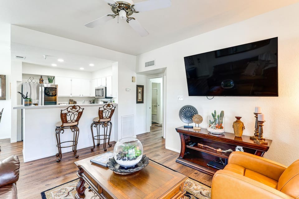 Walk to Rotary Park: LHC Condo w/ Private Patio House in Lake Havasu City