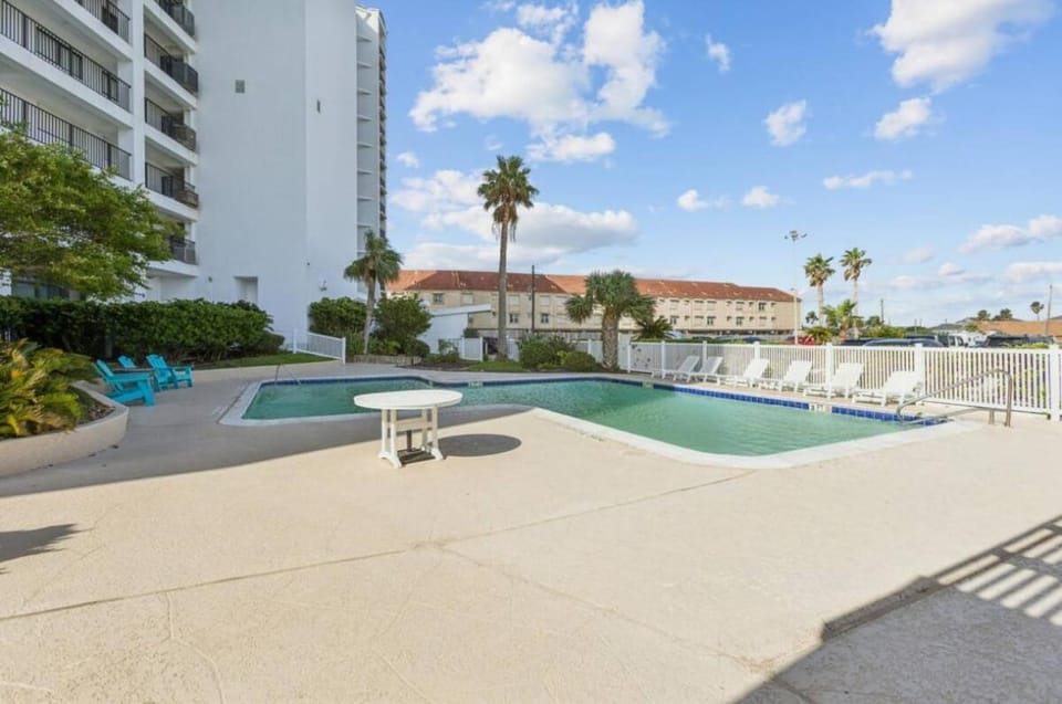 Panoramic Ocean View Condo Apartment in Galveston Island