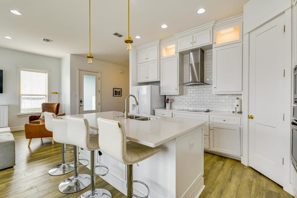 Walk to Beaches: Padre Island Escape w/ Dock House in North Padre Island