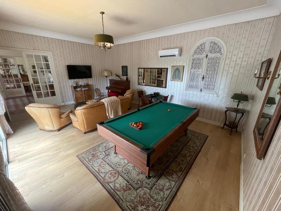 Communal lounge/ TV room, Billiard