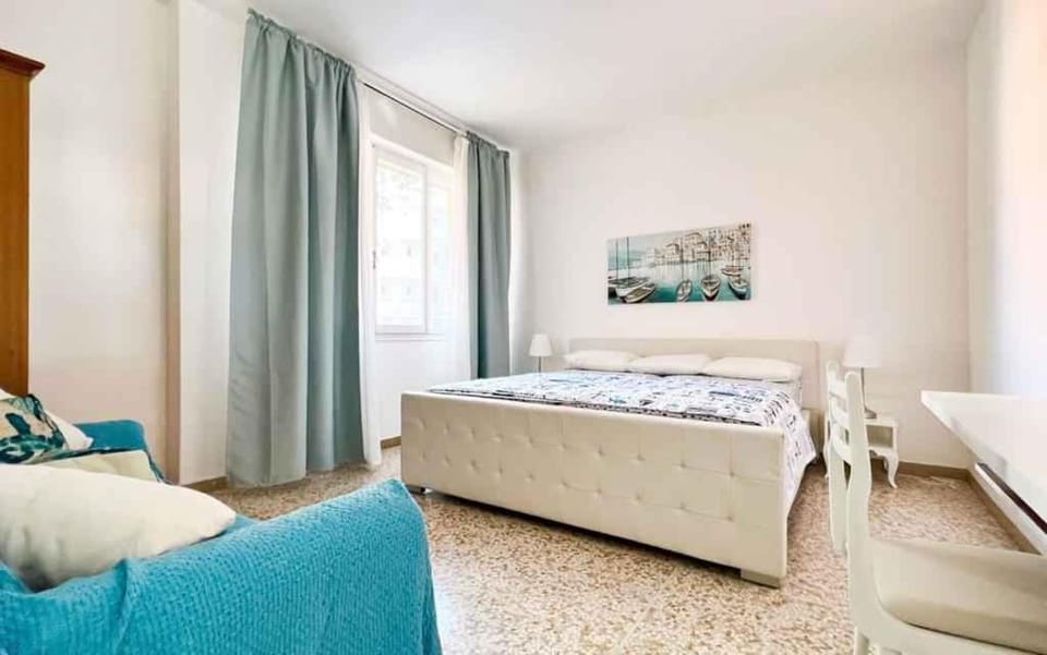 Seating area, Bedroom