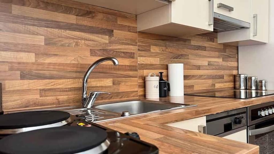 Kitchen or kitchenette, Living room, dishwasher