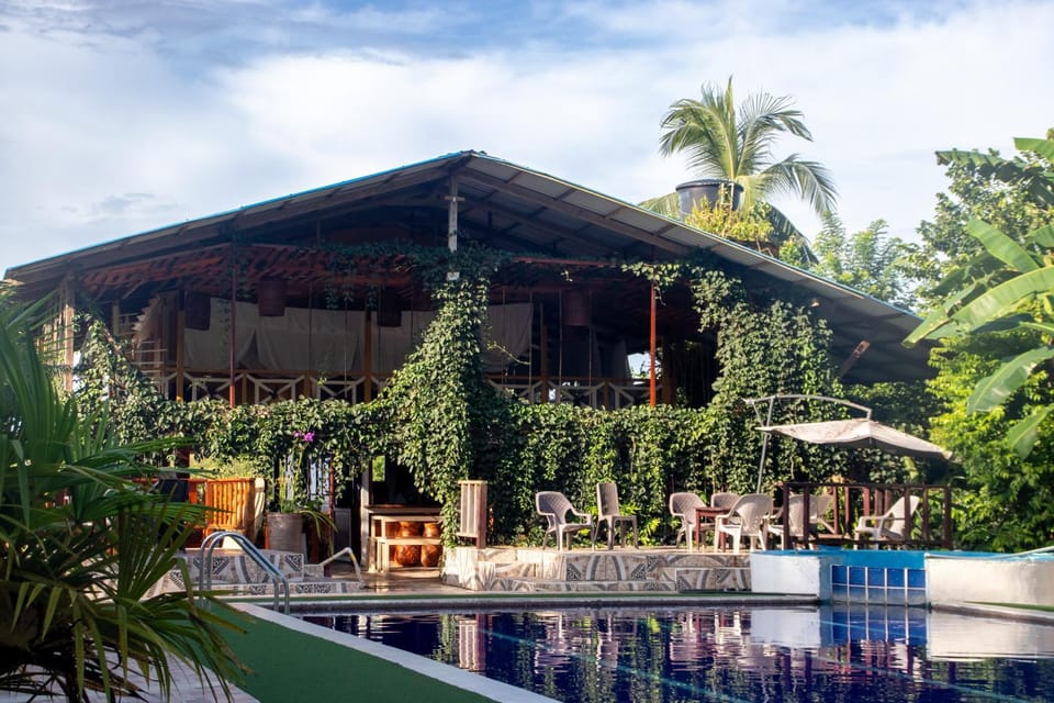 Property building, Restaurant/places to eat, Lounge or bar, Pool view, sunbed