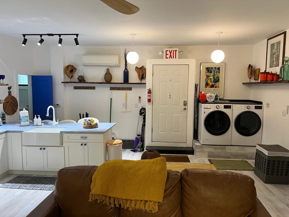 Kitchen or kitchenette, washing machine