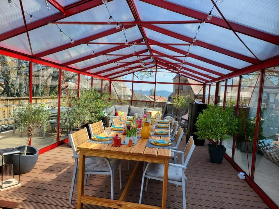 Property building, Balcony/Terrace, Living room