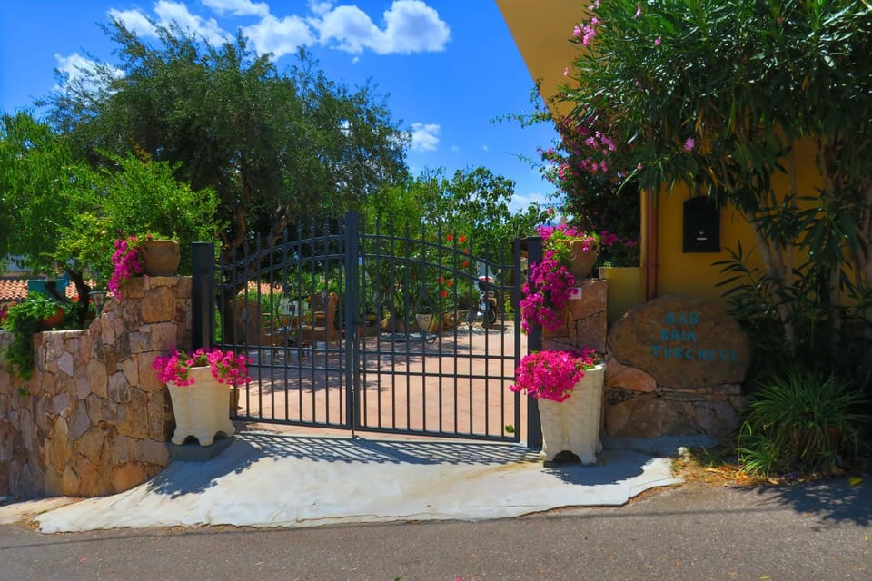 Facade/entrance, Garden