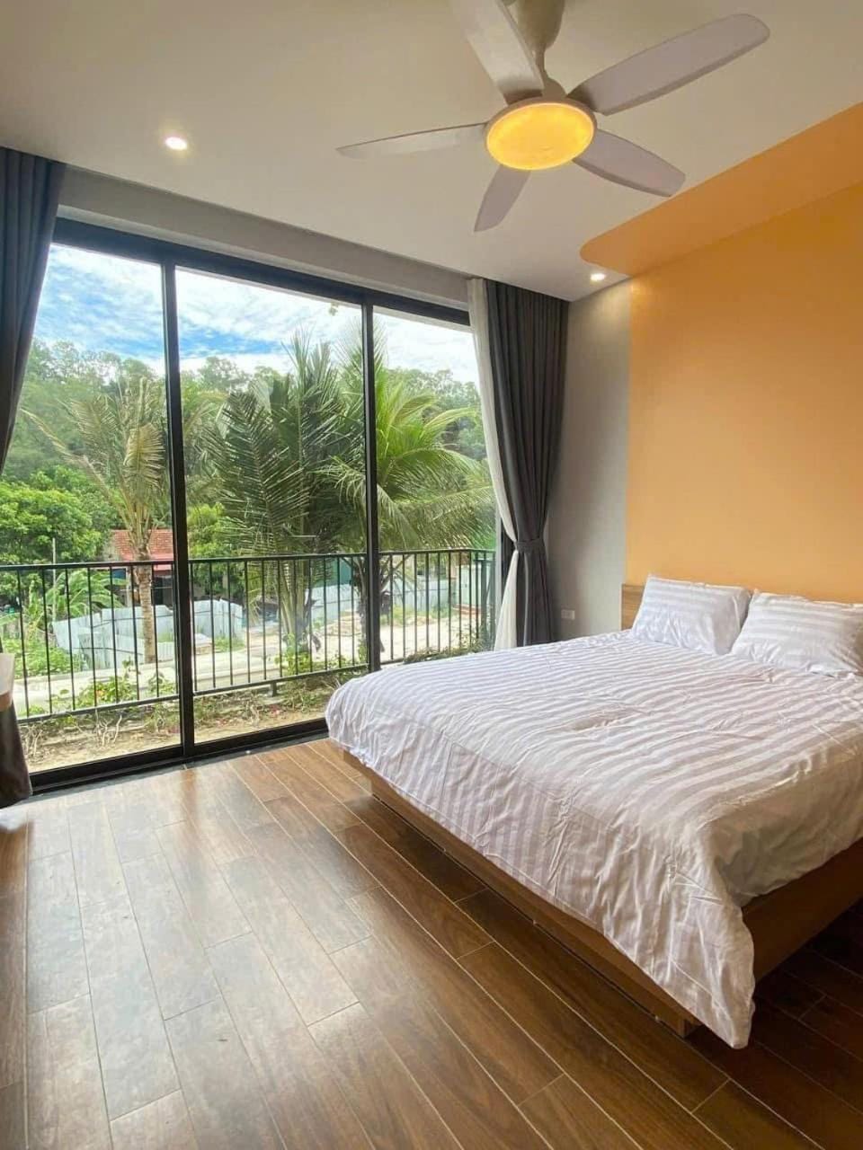 Bed, Natural landscape, View (from property/room), Balcony/Terrace, Photo of the whole room, Bedroom