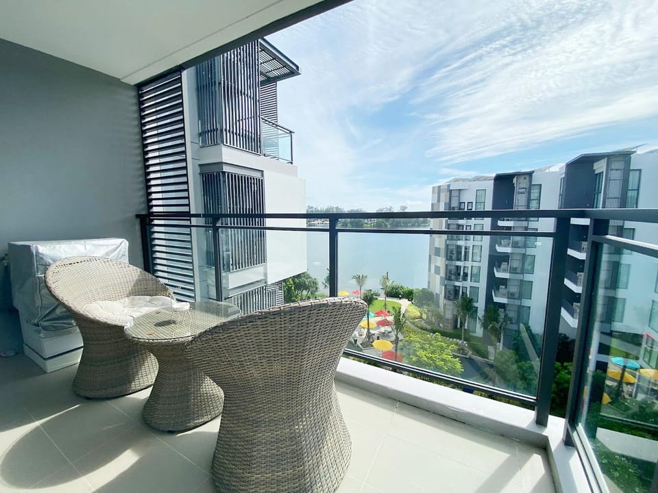 Balcony/Terrace, Lake view