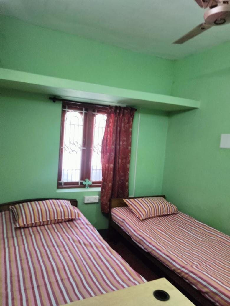 Property building, Bed, Bedroom