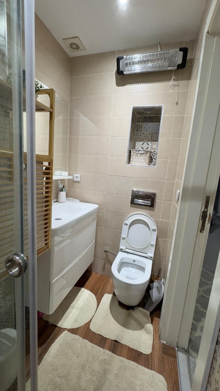 Shower, Toilet, Bathroom, towels