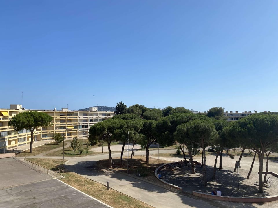Studio vue parc avec climatisation - FR-1-553-305 Apartment in Balaruc-les-Bains