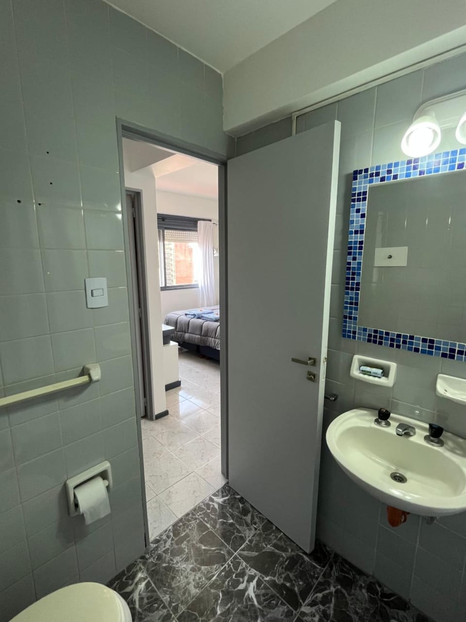Shower, Bathroom, towels