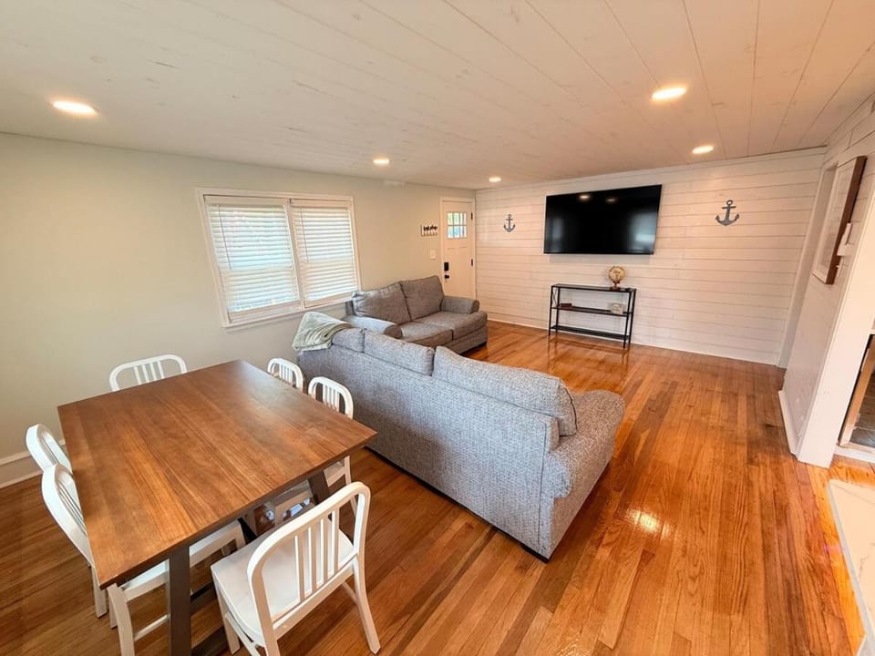 New for 2025 Cozy 4bd Cottage House in Ocean View