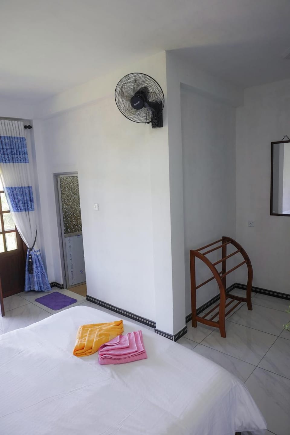Bedroom, towels