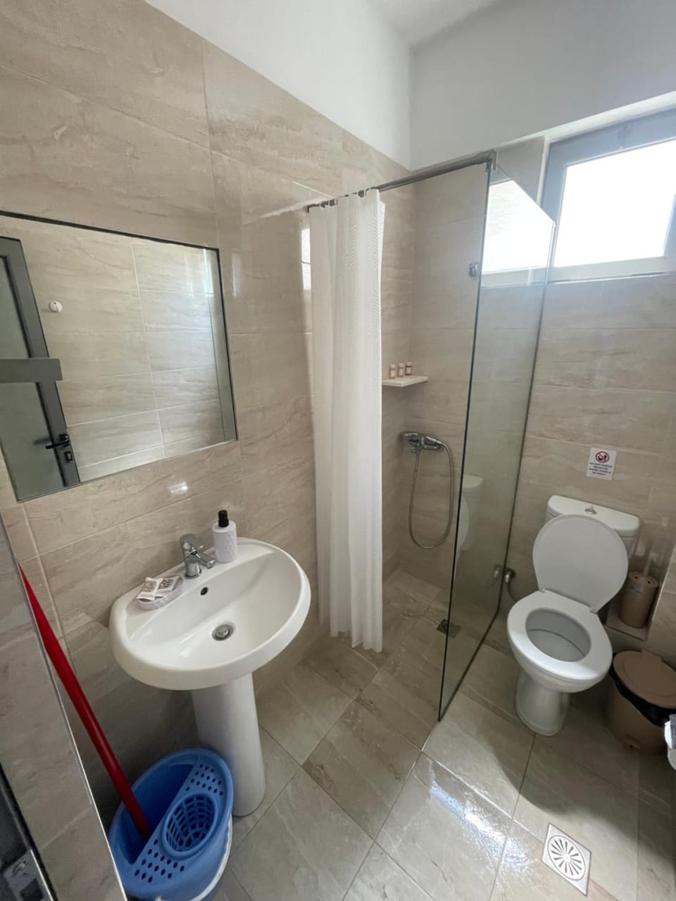 Shower, Toilet, Bathroom, bidet, towels