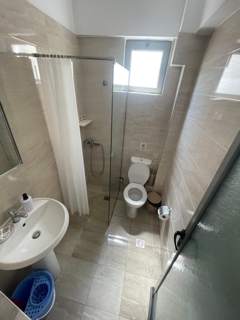 Shower, Toilet, Bathroom, bidet, towels