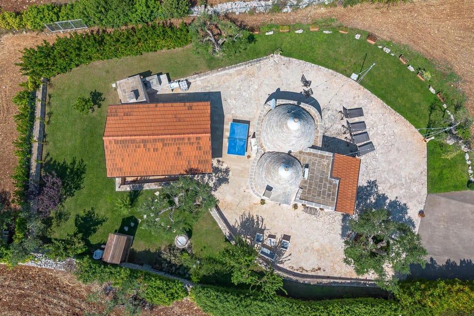 Property building, Bird's eye view, View (from property/room), View (from property/room), Photo of the whole room, City view, City view, Garden view, Inner courtyard view