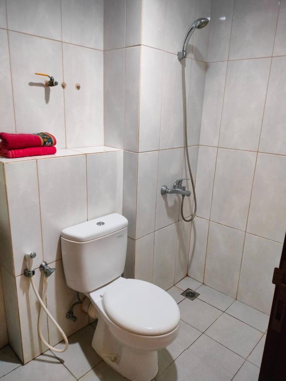 Shower, Toilet, Bathroom, towels