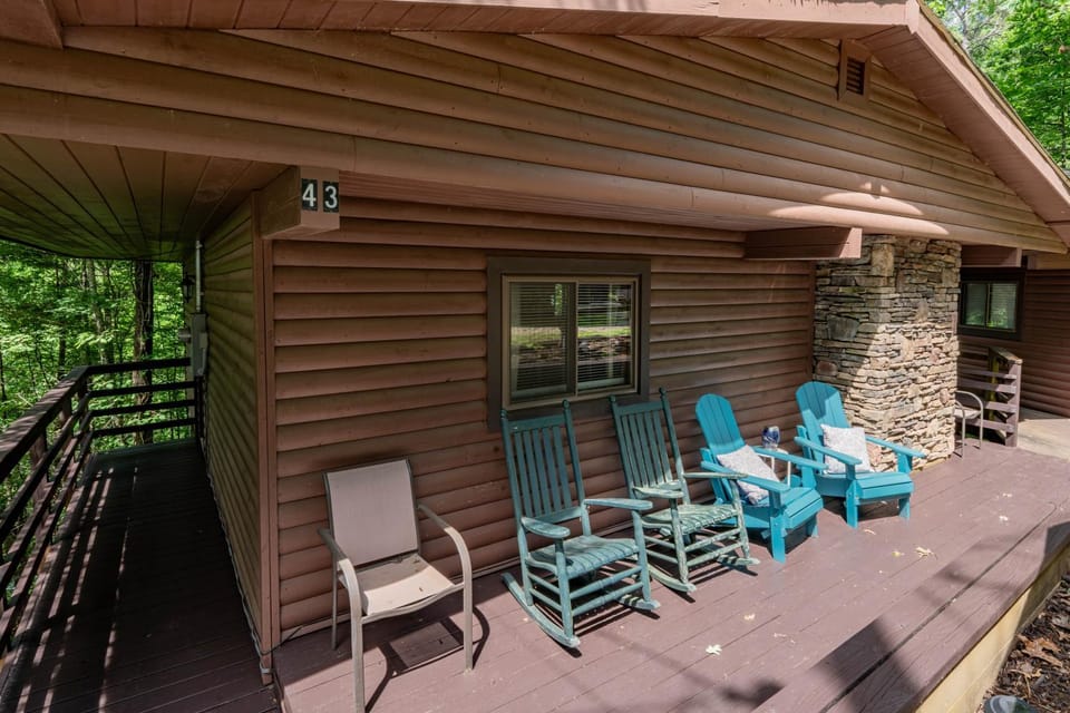 New Listing! Mountain cabin Cabin in Fontana Lake