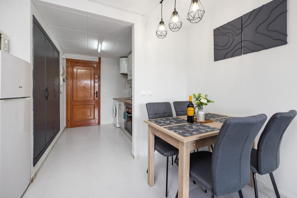 Sunny Apartment with Pool, 200m from the Sea Apartment in Torrevieja
