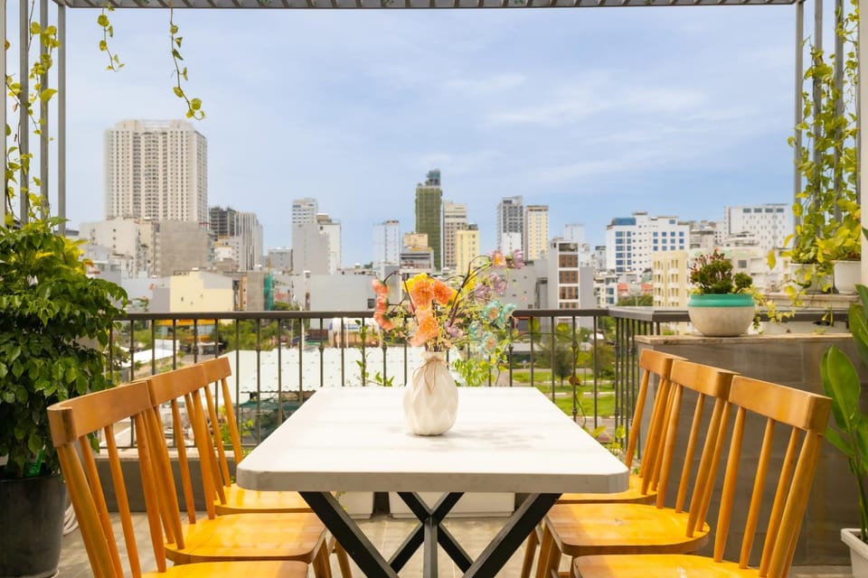 Patio, View (from property/room), Dining area, City view