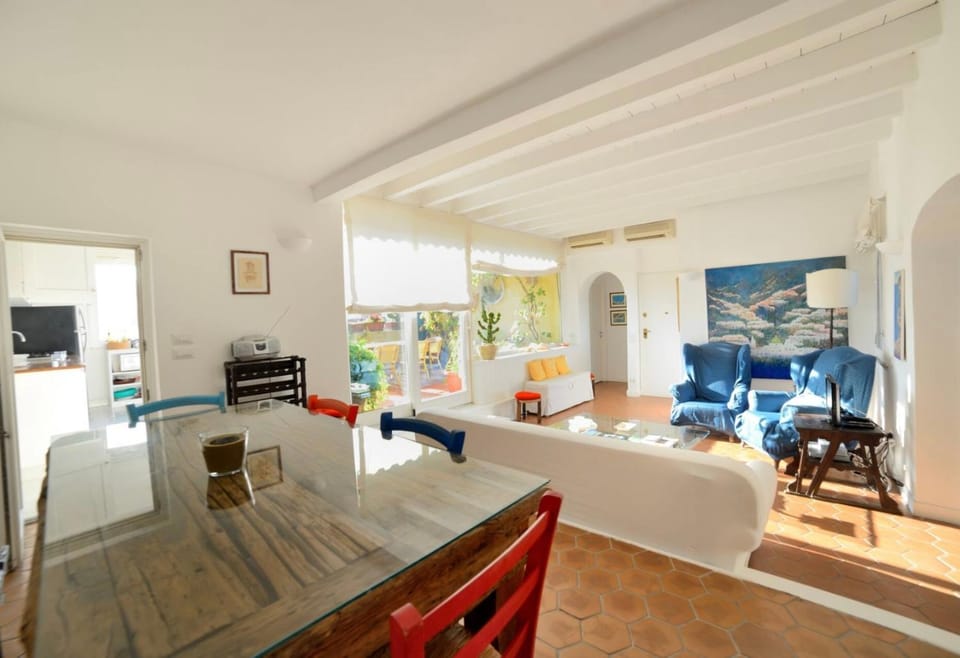 Living room, Photo of the whole room