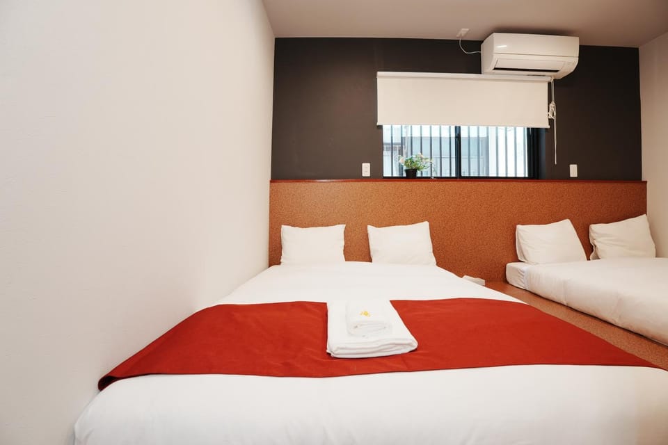 Newly opened, 3 min walk to Hanazonocho subway station, large flat! 3 min drive to Namba! Apartment in Osaka