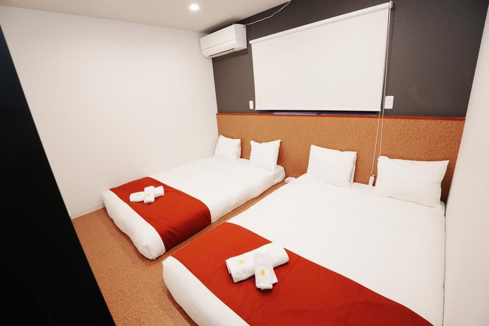 Newly opened, 3 min walk to Hanazonocho subway station, large flat! 3 min drive to Namba! Apartment in Osaka