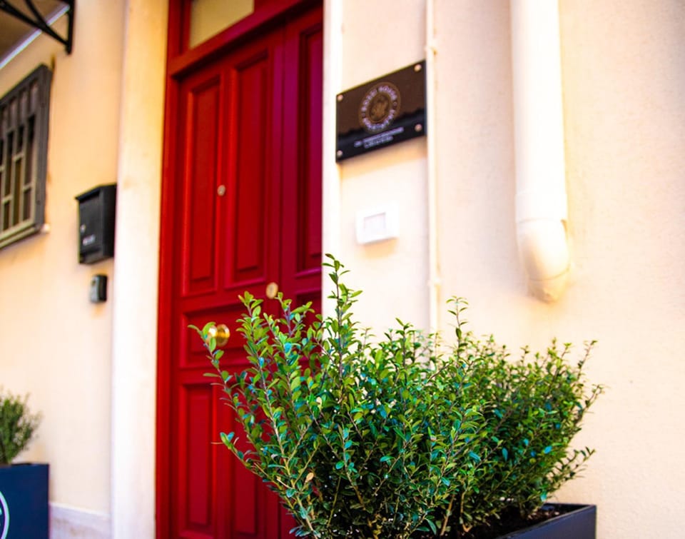 Property building, Facade/entrance, Day