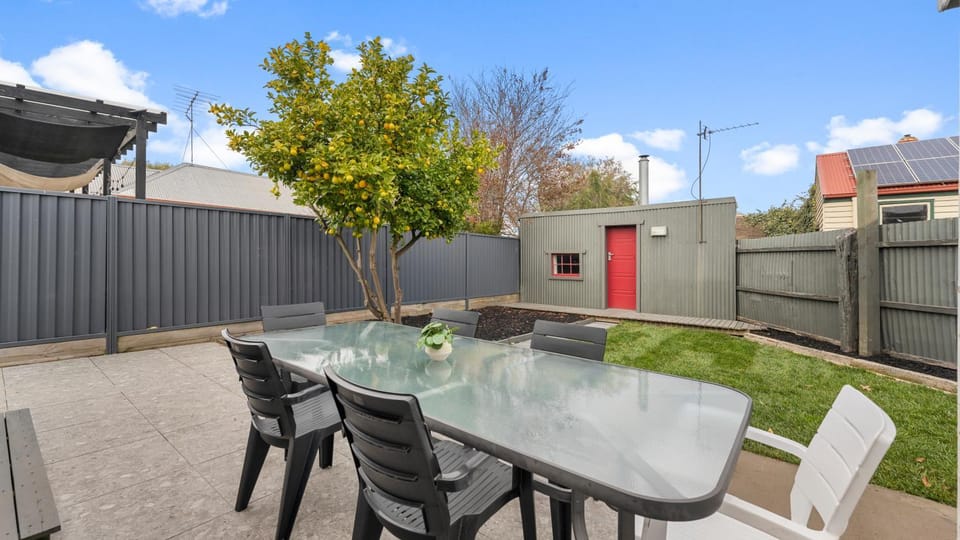 Patio, Dining area