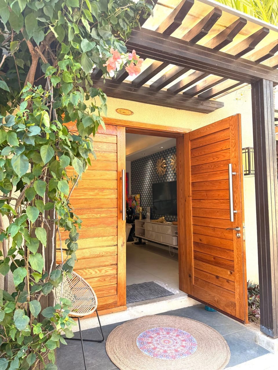 Facade/entrance