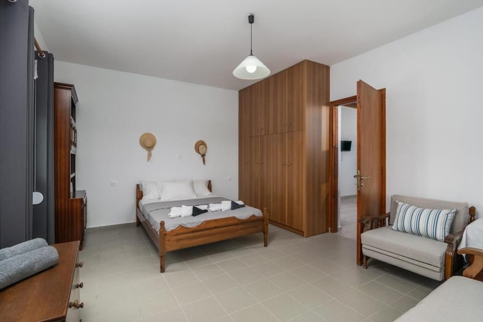 Kondylis Cottage House in Milos